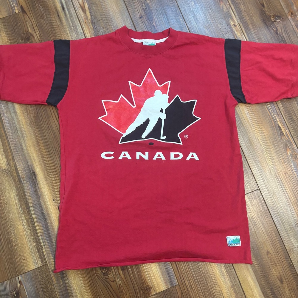 NWOT Waves Canada Hockey T-Shirt Graphic Maple Leaf Mens S/P Small Fits Medium